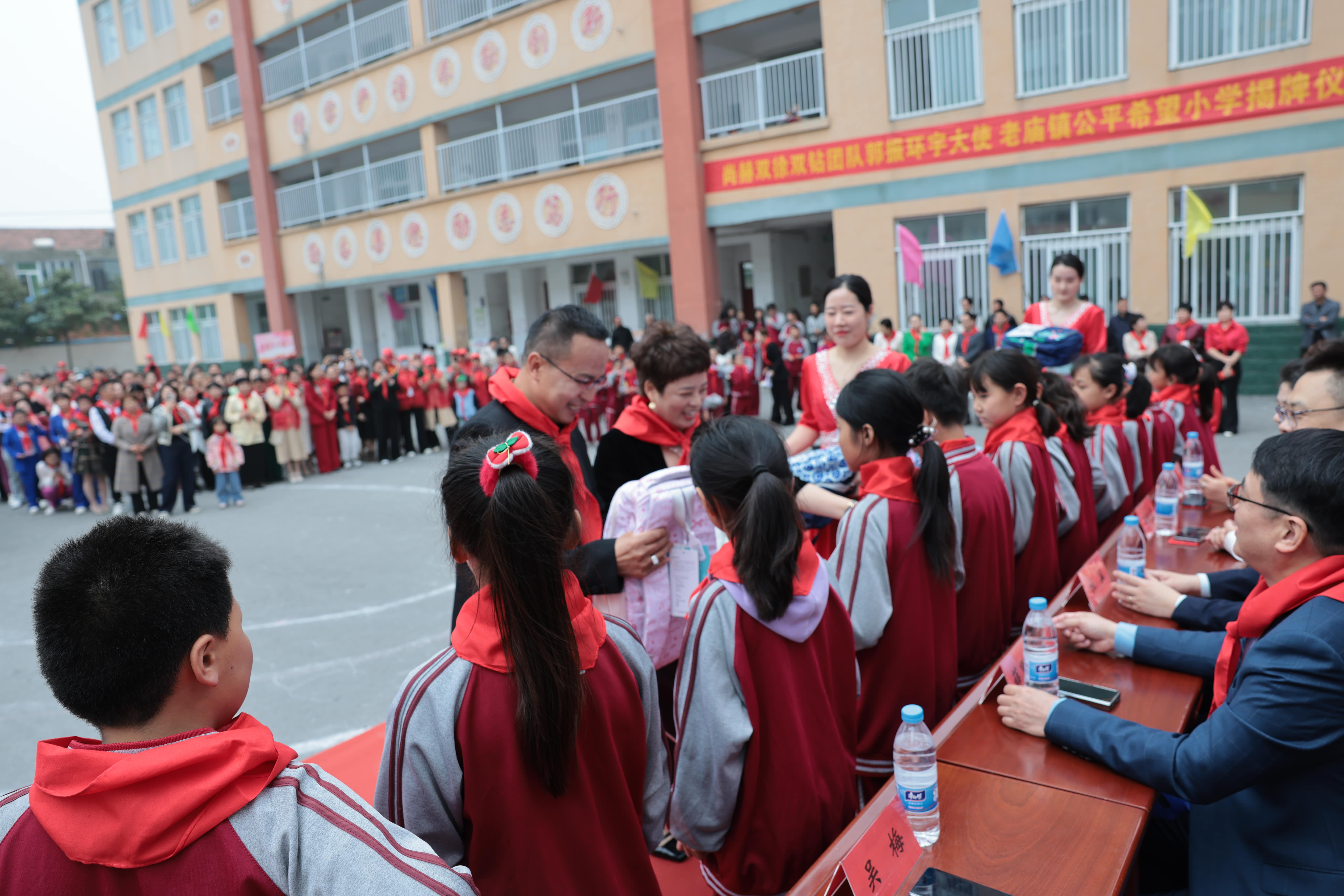在爱意的“双向奔赴”中丨第249所乐鱼在线登陆入口-乐鱼（中国）
公益学校揭牌