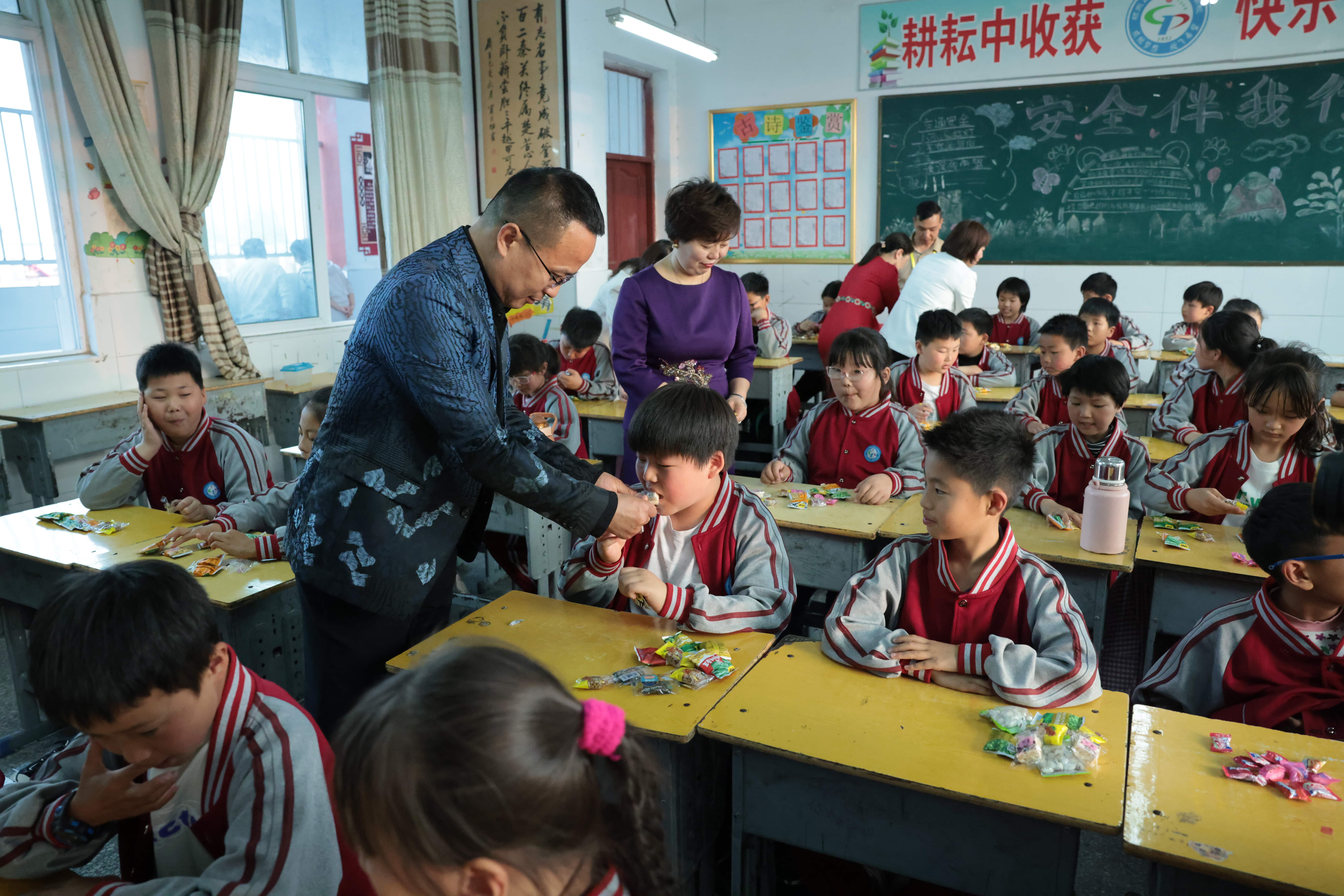 在爱意的“双向奔赴”中丨第249所乐鱼在线登陆入口-乐鱼（中国）
公益学校揭牌