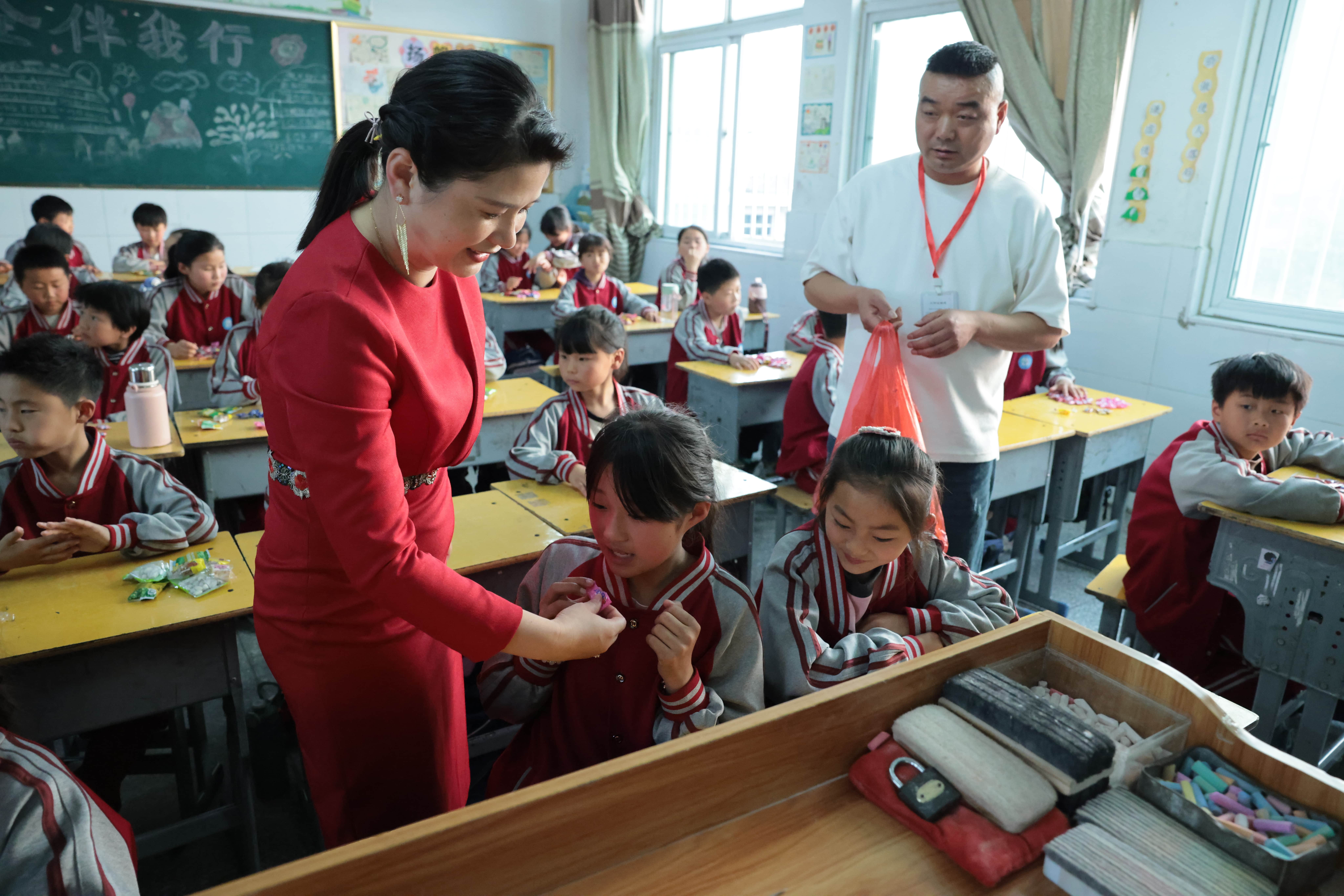 在爱意的“双向奔赴”中丨第249所乐鱼在线登陆入口-乐鱼（中国）
公益学校揭牌